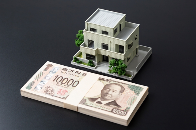 家の模型とお金